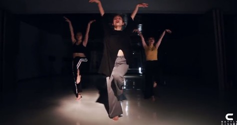 1563444358204314.jpg 爵士舞基礎動(dòng)作