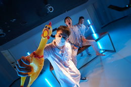 三位帥哥老師做了一臺“特別”的手術(shù)，看到最后你能看出來(lái)是什么手術(shù)嗎？