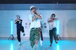 王嘉爾熱單編舞～奶爸李浩老師超級帥！