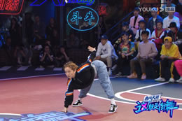 千璽隊長(cháng)想看炎炎Battle，寧愿做俯臥撐